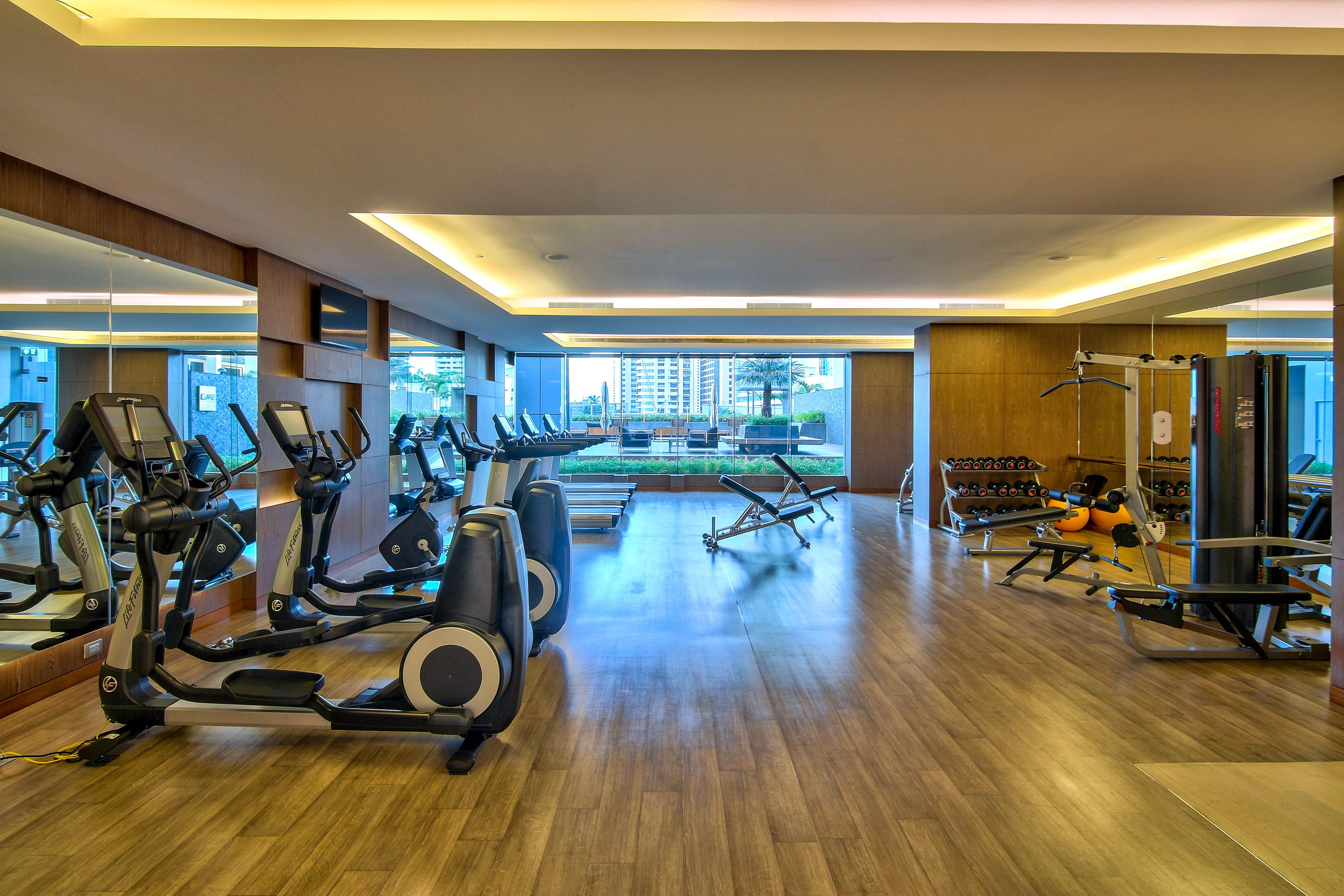 Radisson Blu Plaza Bangkok Hotel Exterior photo The gym at the hotel