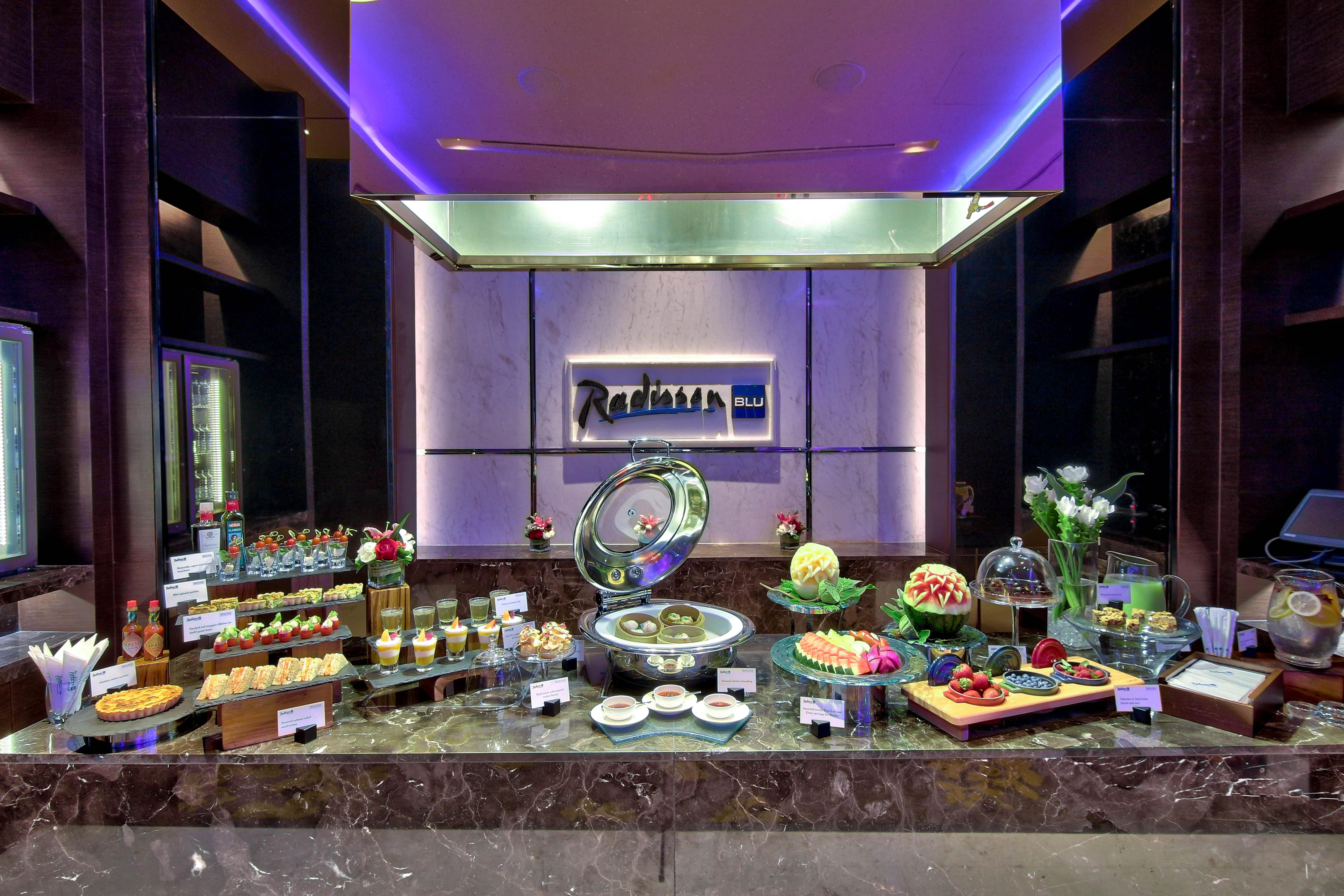 Radisson Blu Plaza Bangkok Hotel Exterior photo A dessert buffet at a hotel