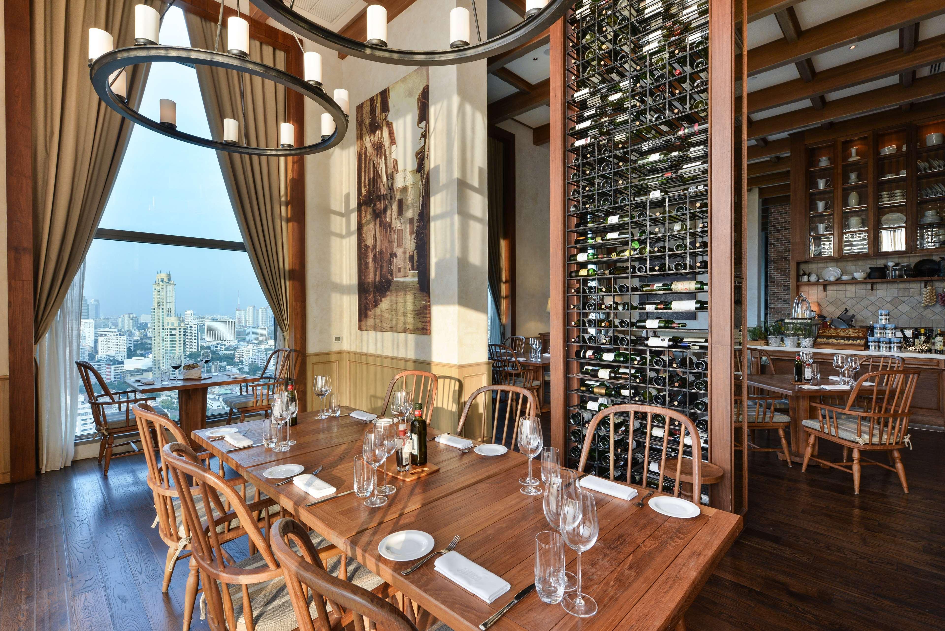 Radisson Blu Plaza Bangkok Hotel Exterior photo The restaurant