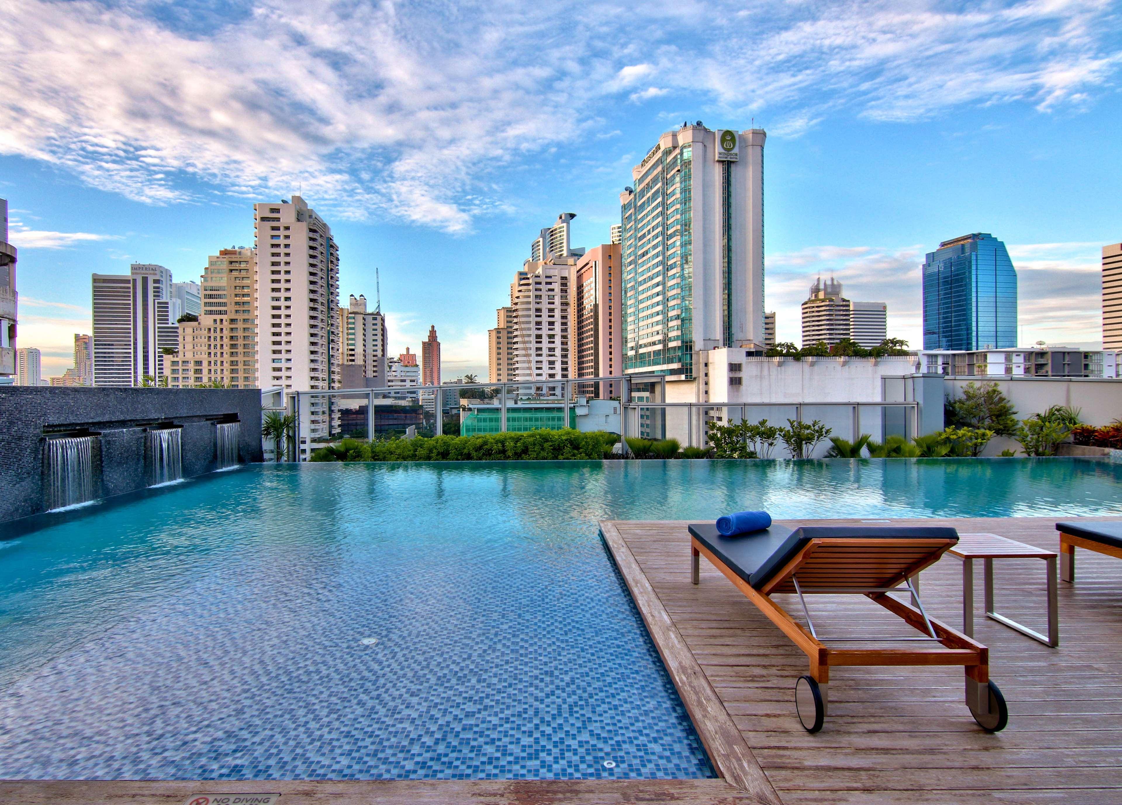 Radisson Blu Plaza Bangkok Hotel Exterior photo The rooftop pool at the hotel