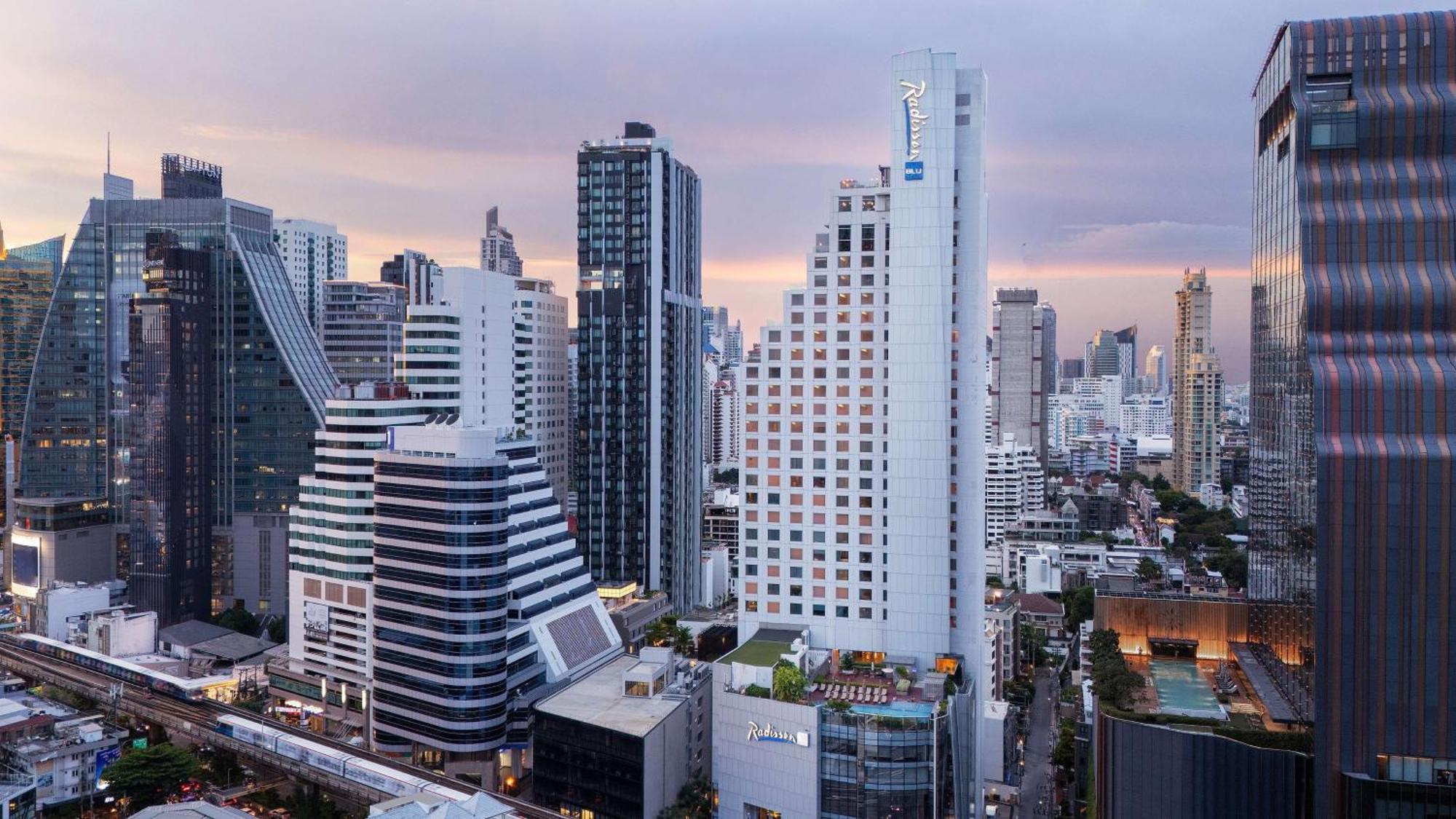 Radisson Blu Plaza Bangkok Hotel Exterior photo Ibis Bangkok Sukhumvit