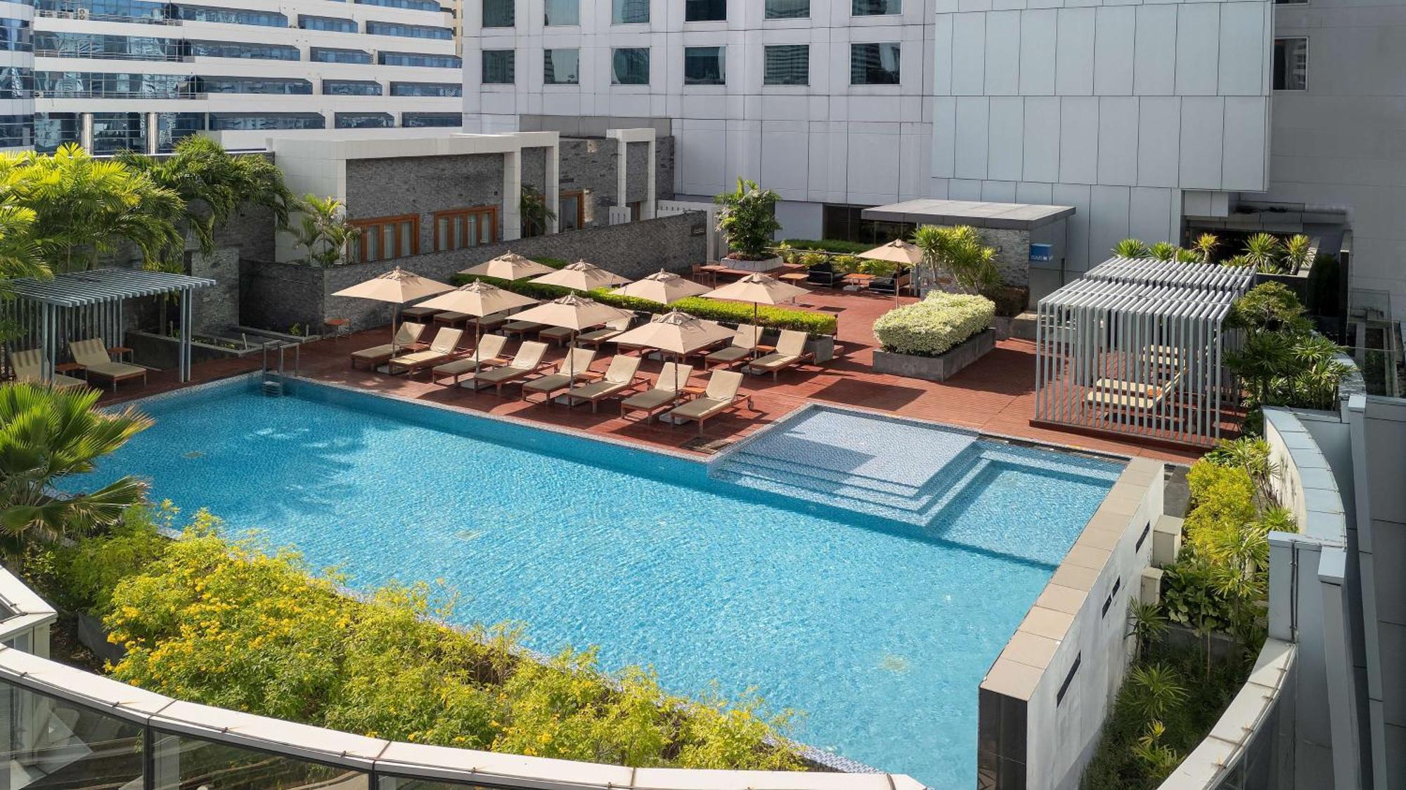 Radisson Blu Plaza Bangkok Hotel Exterior photo