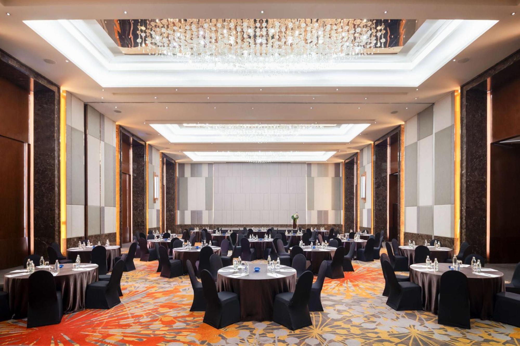 Radisson Blu Plaza Bangkok Hotel Exterior photo