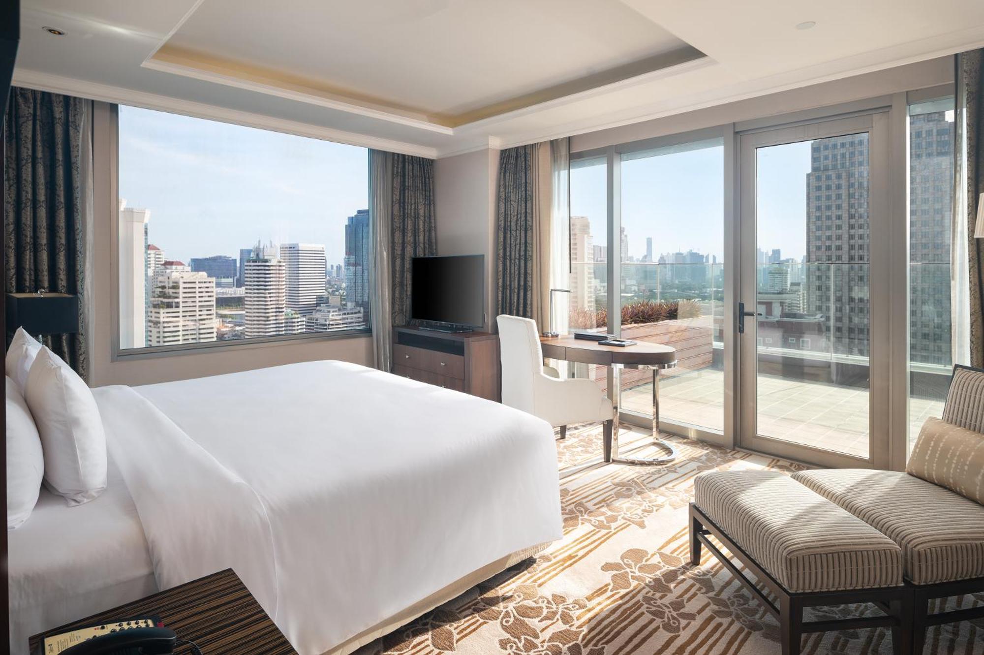 Radisson Blu Plaza Bangkok Hotel Exterior photo